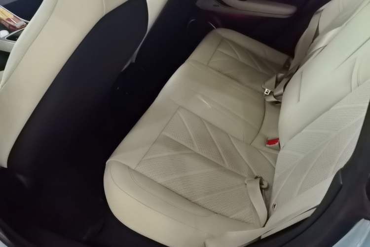 Used Nio ET5 2025 75 kWh Left Rear Seat