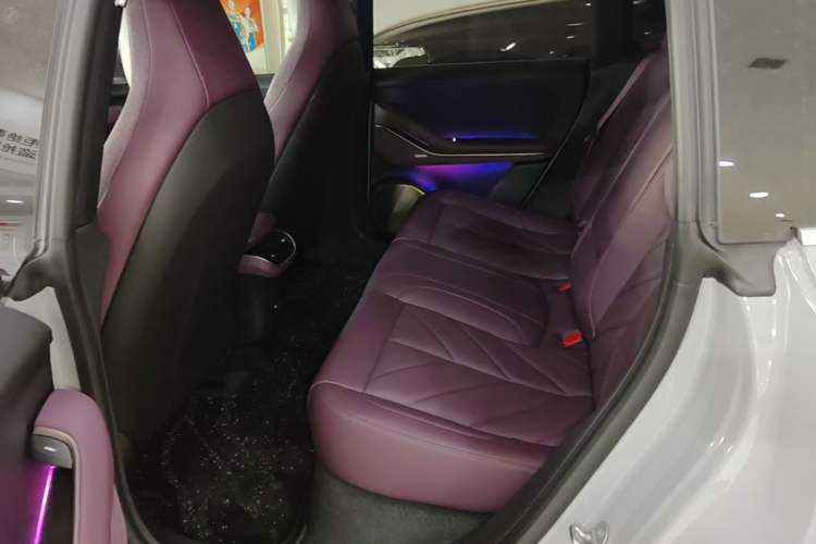 Used Nio ET5 2025 75 kWh Left Rear Seat