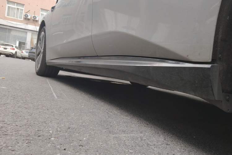 Used Nio ET5 2025 75 kWh Left Side Sill