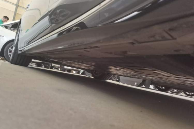 Used Nio ET5 2025 75 kWh Left Side Sill