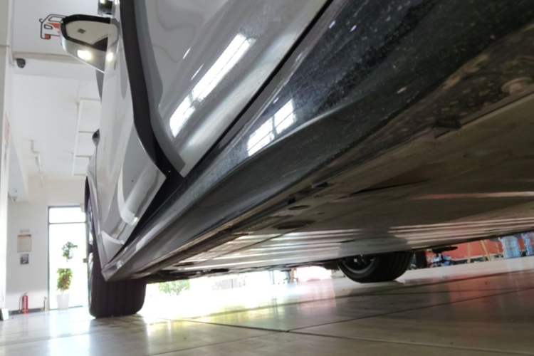 Used Nio ET5 2025 75 kWh Left Side Sill