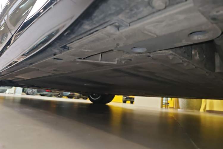 Used Nio ET5 2025 75 kWh Left Side Sill