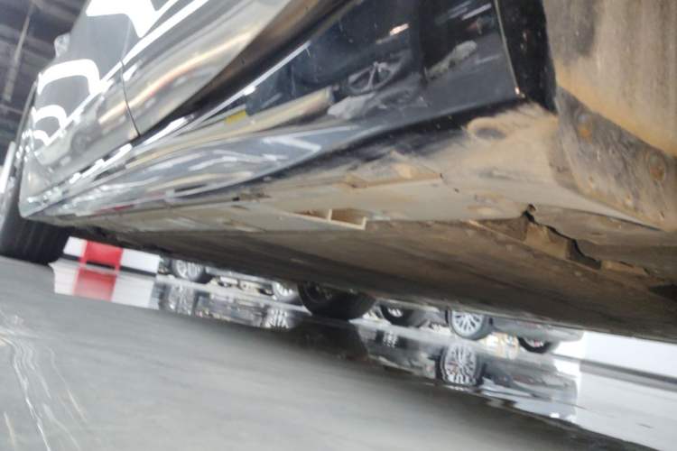 Used Nio ET5 2025 75 kWh Left Side Sill