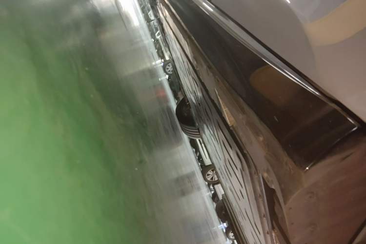 Used Nio ET5 2025 75 kWh Left Side Sill
