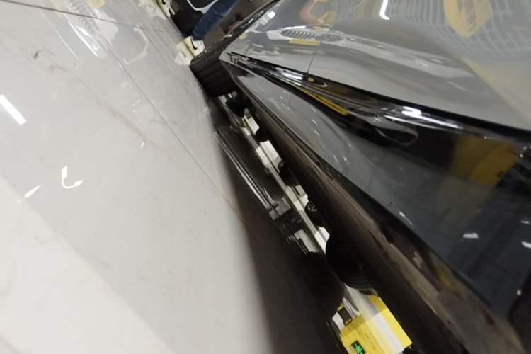 Used Nio ET5 2025 75 kWh Left Side Sill