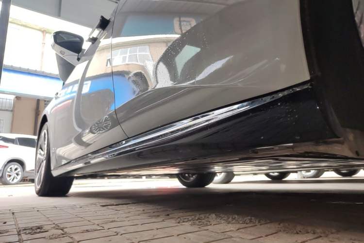 Used Nio ET5 2025 75 kWh Left Side Sill