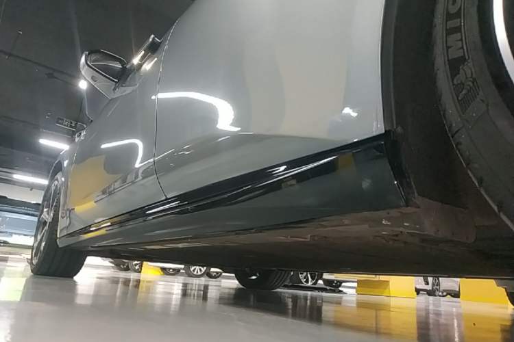 Used Nio ET5 2025 75 kWh Left Side Sill