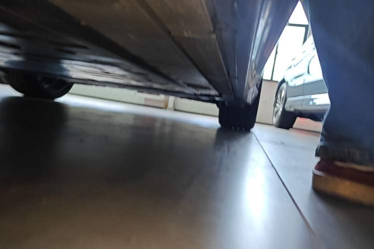Used Nio ET5 2025 75 kWh Left Side Sill