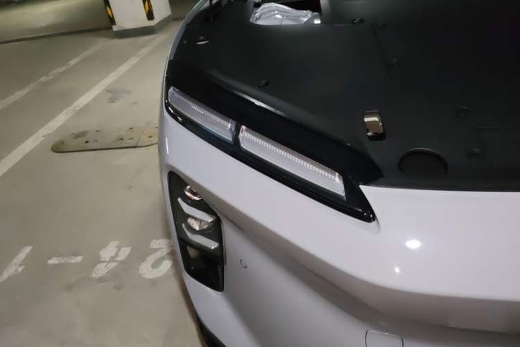 Used Nio ET5 2025 75 kWh Right Front Headlight