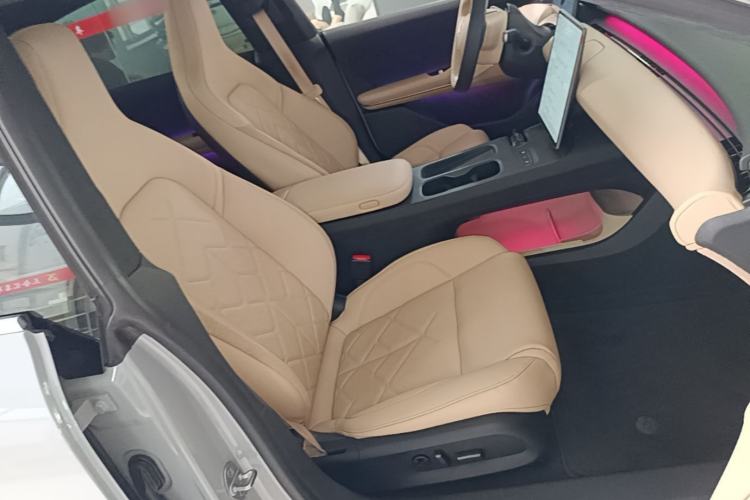 Used Nio ET5 2025 75 kWh Right Front Seat