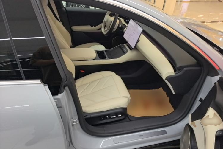 Used Nio ET5 2025 75 kWh Right Front Seat