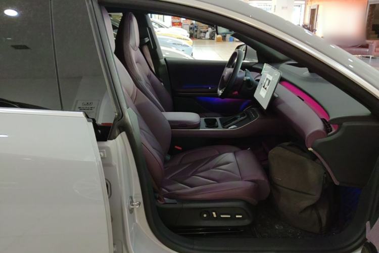 Used Nio ET5 2025 75 kWh Right Front Seat