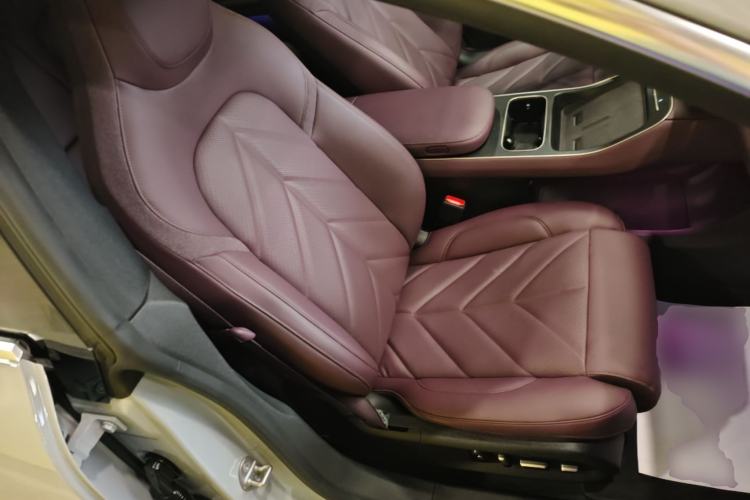 Used Nio ET5 2025 75 kWh Right Front Seat