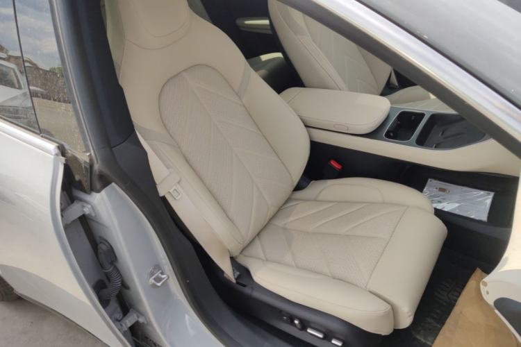 Used Nio ET5 2025 75 kWh Right Front Seat