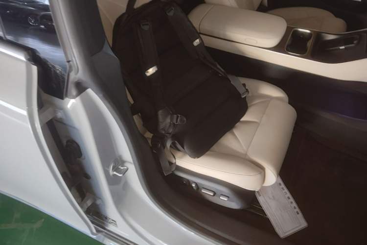 Used Nio ET5 2025 75 kWh Right Front Seat