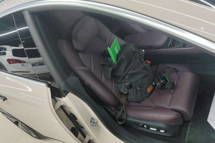 Used Nio ET5 2025 75 kWh Right Front Seat