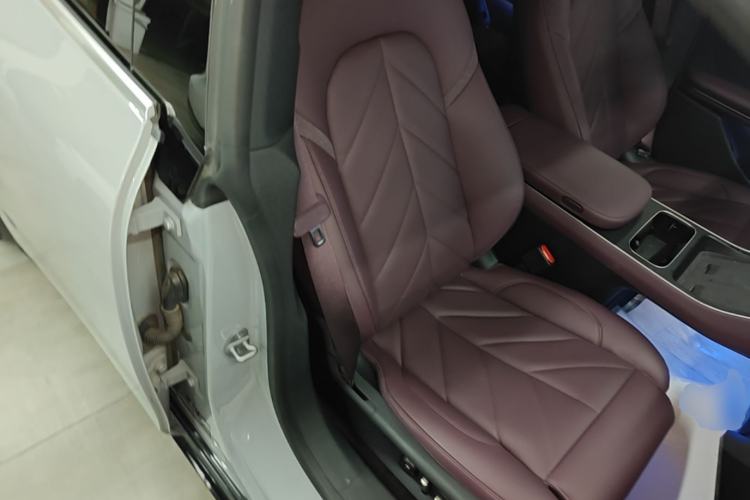 Used Nio ET5 2025 75 kWh Right Front Seat