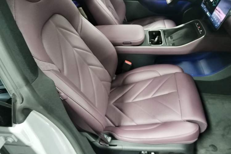 Used Nio ET5 2025 75 kWh Right Front Seat