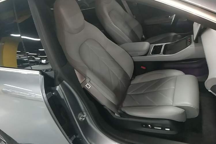 Used Nio ET5 2025 75 kWh Right Front Seat