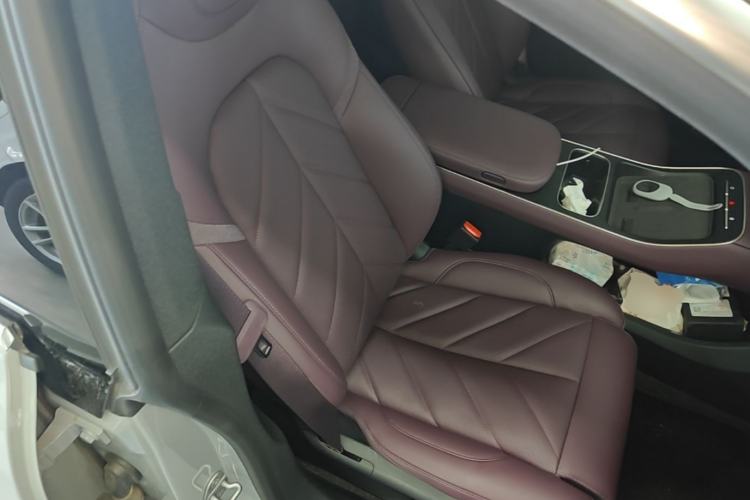 Used Nio ET5 2025 75 kWh Right Front Seat