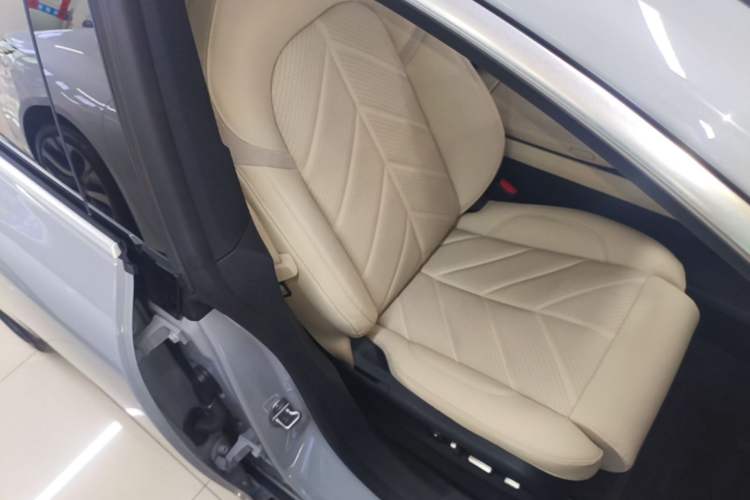 Used Nio ET5 2025 75 kWh Right Front Seat