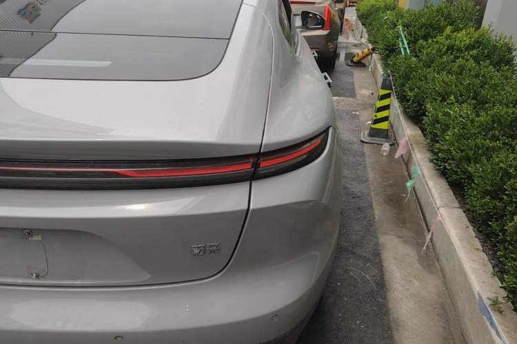Used Nio ET5 2025 75 kWh Right Rear Taillight