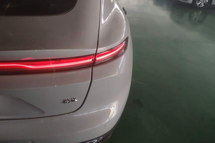 Used Nio ET5 2025 75 kWh Right Rear Taillight