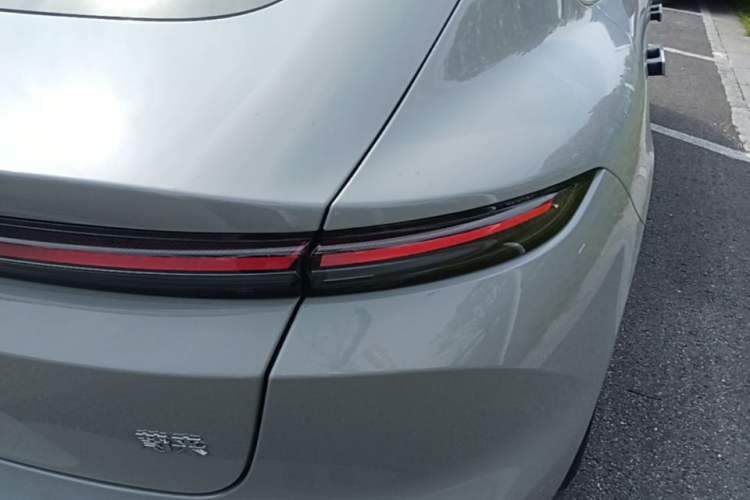 Used Nio ET5 2025 75 kWh Right Rear Taillight