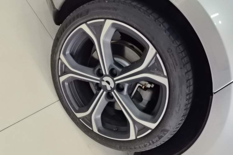 Used Nio ET5 2025 75 kWh Right Rear Wheel Hub