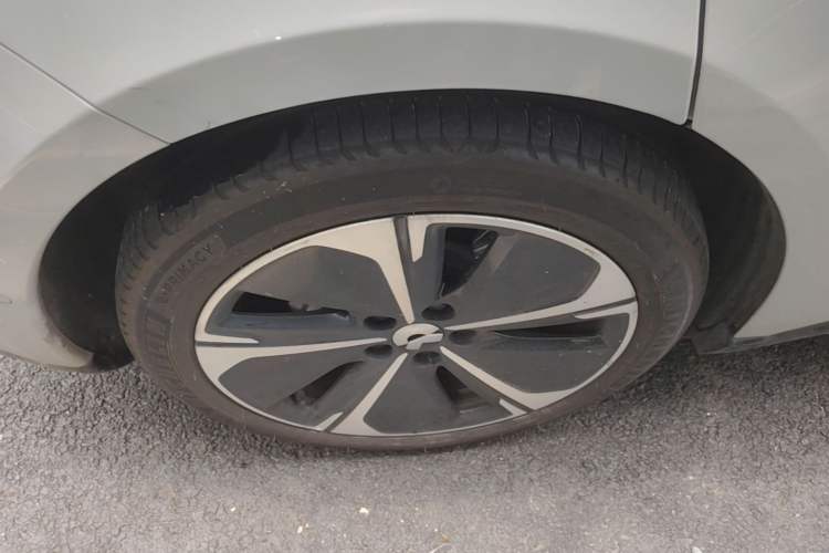 Used Nio ET5 2025 75 kWh Right Rear Wheel Hub