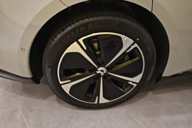 Used Nio ET5 2025 75 kWh Right Rear Wheel Hub