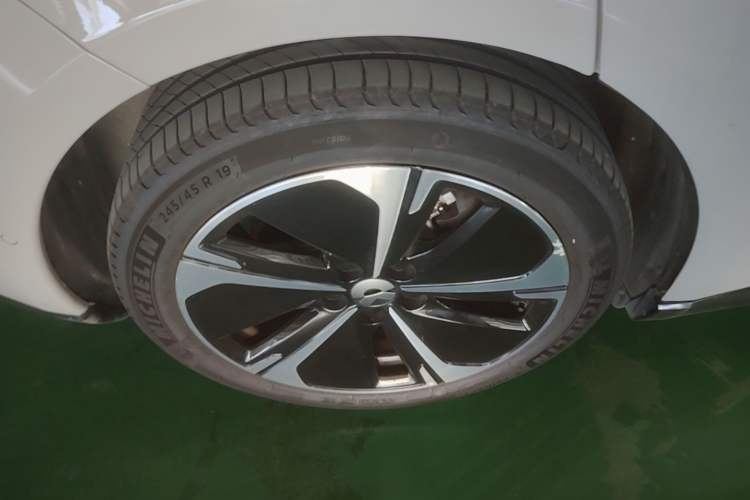 Used Nio ET5 2025 75 kWh Right Rear Wheel Hub