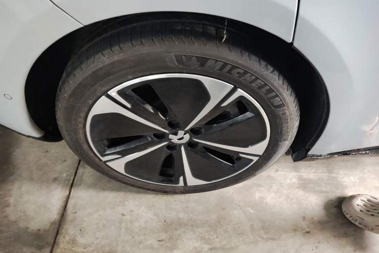Used Nio ET5 2025 75 kWh Right Rear Wheel Hub