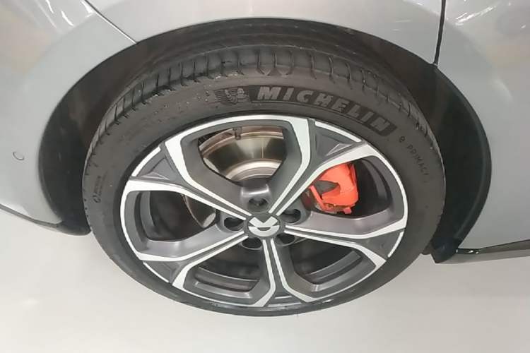 Used Nio ET5 2025 75 kWh Right Rear Wheel Hub