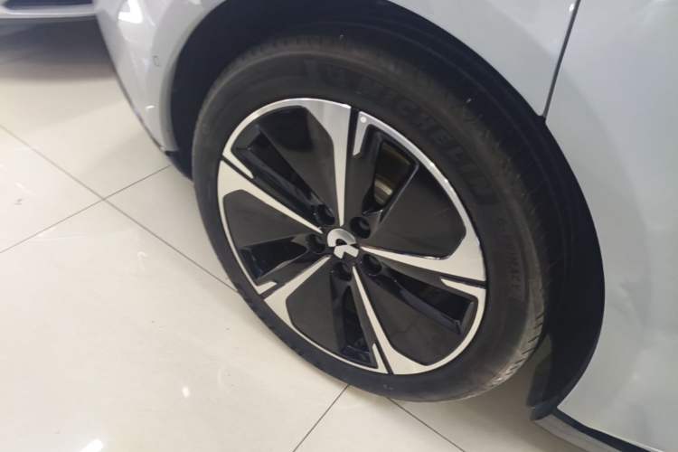 Used Nio ET5 2025 75 kWh Right Rear Wheel Hub