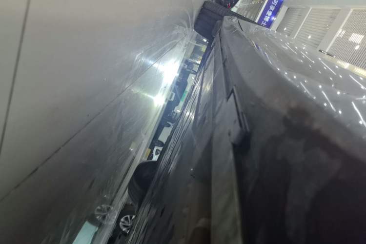 Used Nio ET5 2025 75 kWh Right Side Sill