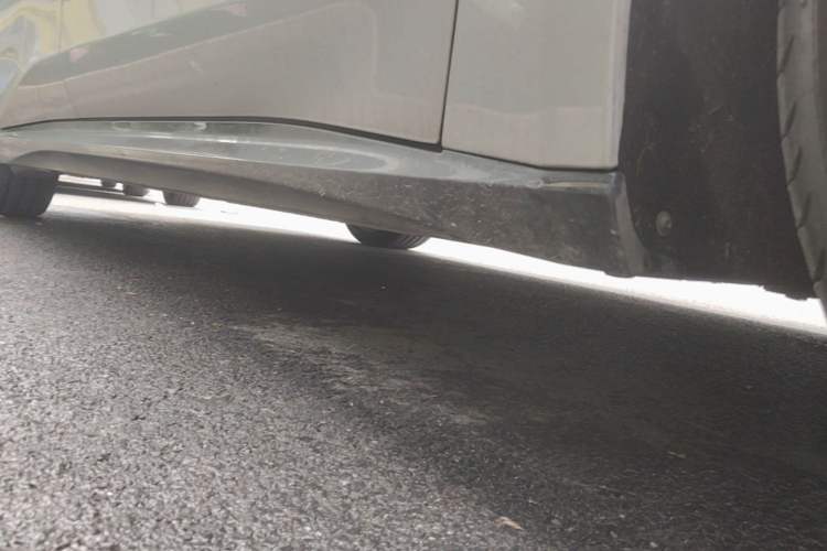 Used Nio ET5 2025 75 kWh Right Side Sill