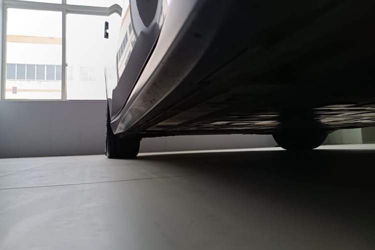 Used Nio ET5 2025 75 kWh Right Side Sill