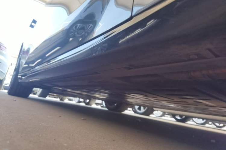 Used Nio ET5 2025 75 kWh Right Side Sill