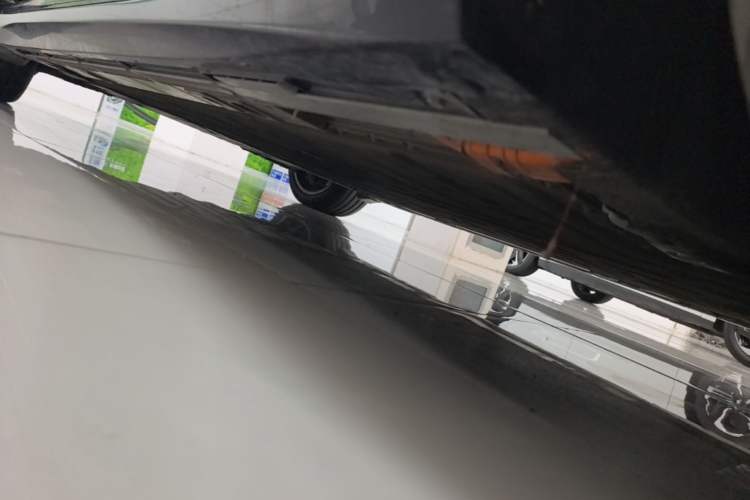 Used Nio ET5 2025 75 kWh Right Side Sill