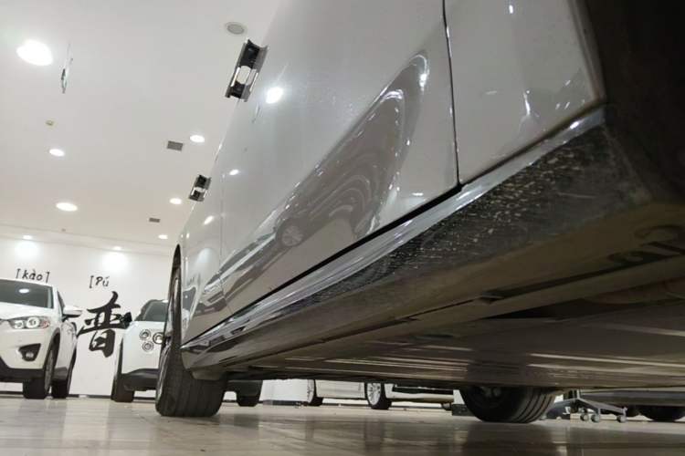 Used Nio ET5 2025 75 kWh Right Side Sill