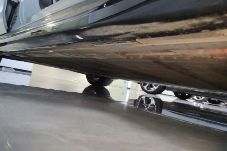 Used Nio ET5 2025 75 kWh Right Side Sill