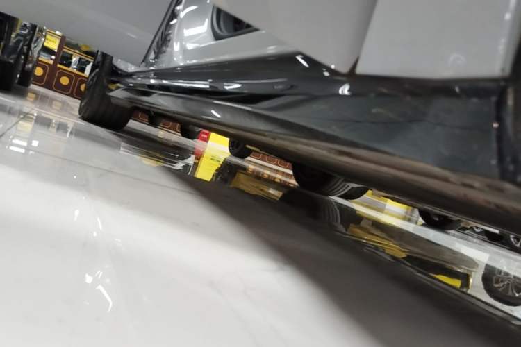 Used Nio ET5 2025 75 kWh Right Side Sill