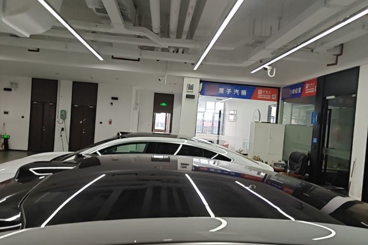 Used Nio ET5 2025 75 kWh Roof