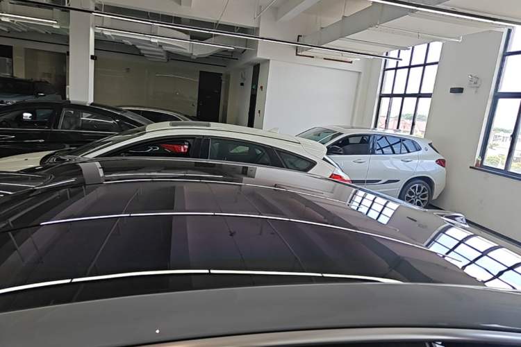 Used Nio ET5 2025 75 kWh Roof