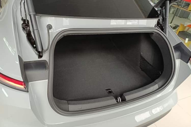 Used Nio ET5 2025 75 kWh Trunk