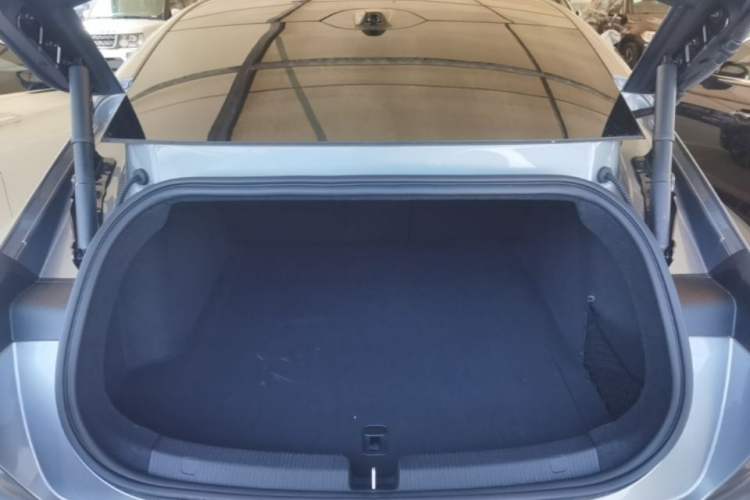 Used Nio ET5 2025 75 kWh Trunk