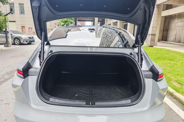 Used Nio ET5 2025 75 kWh Trunk
