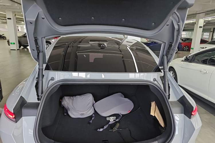 Used Nio ET5 2025 75 kWh Trunk