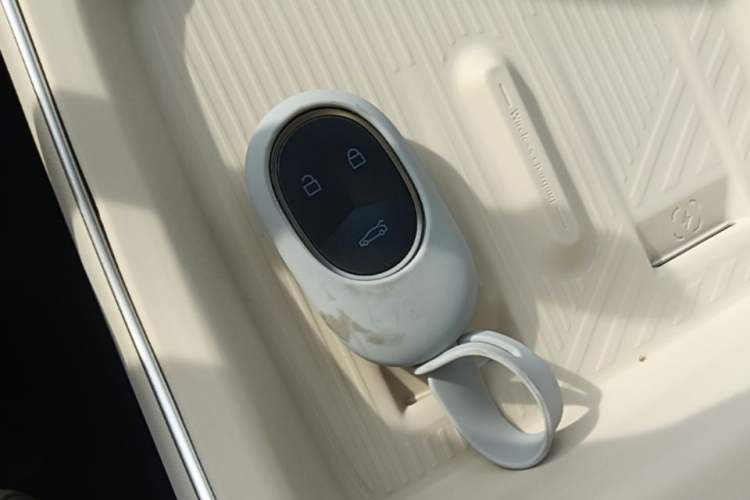 Used Nio ET5 2025 75 kWh Vehicle Key
